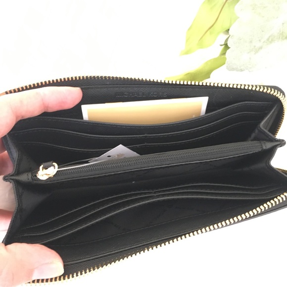 Michael Kors jet set three quarters zipper wallet - Picture 10 of 14